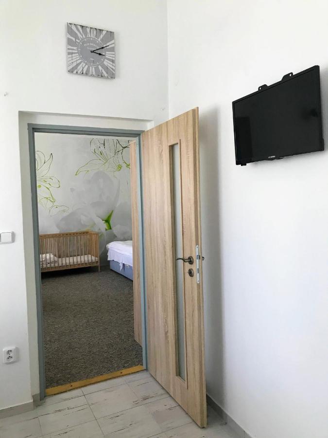 Appartamento Apartman Na Namesti Opočno Esterno foto