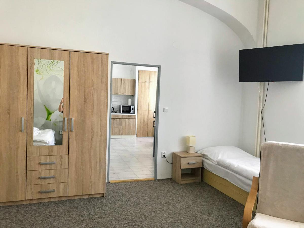 Appartamento Apartman Na Namesti Opočno Esterno foto